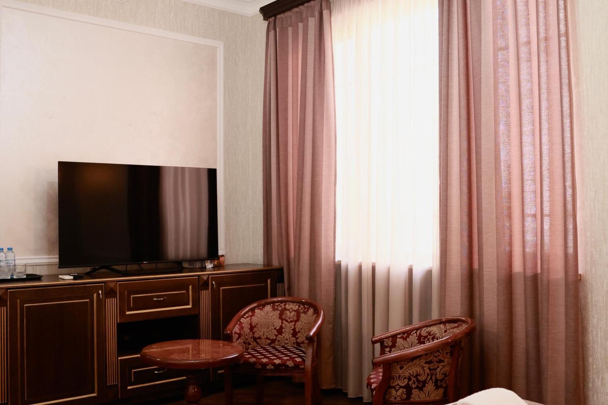 Royal Renaissance Hotel Erywań Pokój zdjęcie